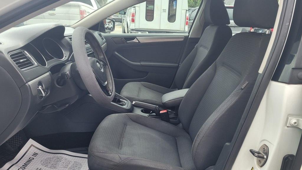 Volkswagen Jetta Sedan 4dr Auto 1.8T SE PZEV 2015