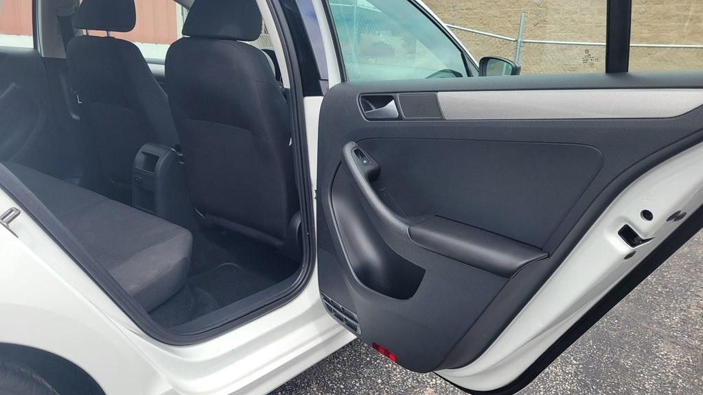 Volkswagen Jetta Sedan 4dr Auto 1.8T SE PZEV 2015