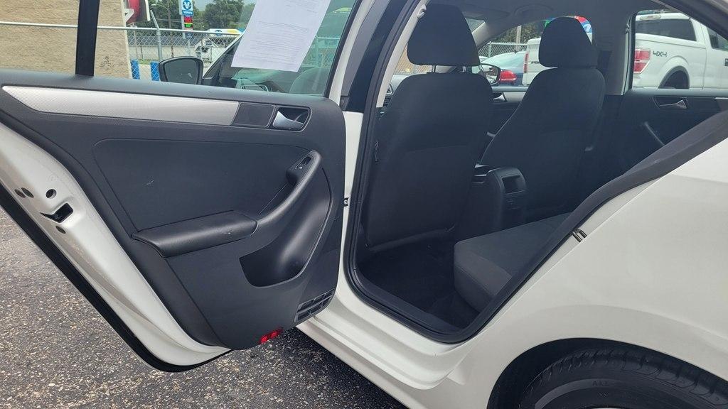 Volkswagen Jetta Sedan 4dr Auto 1.8T SE PZEV 2015