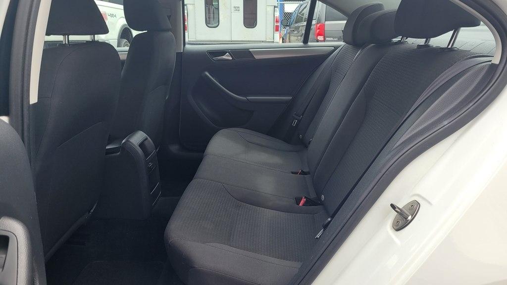 Volkswagen Jetta Sedan 4dr Auto 1.8T SE PZEV 2015