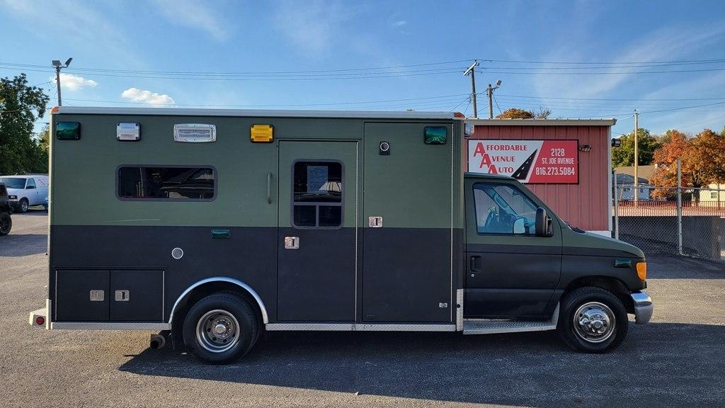 2003 Ford Econoline Commercial Cutaway E-450 Super Duty 158" WB DRW