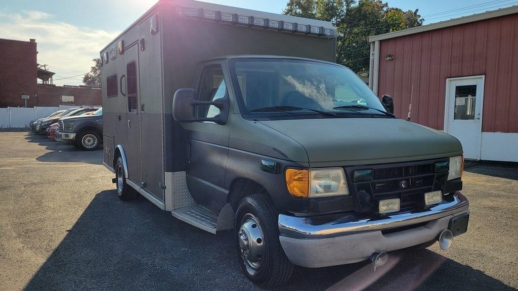 Ford Econoline Commercial Cutaway E-450 Super Duty 158" WB DRW 2003