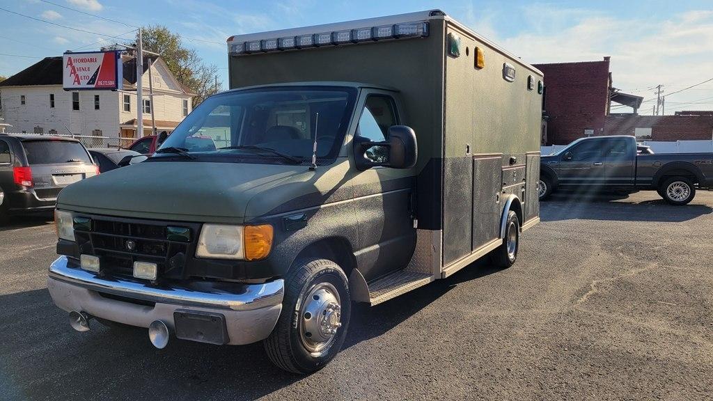 Ford Econoline Commercial Cutaway E-450 Super Duty 158" WB DRW 2003