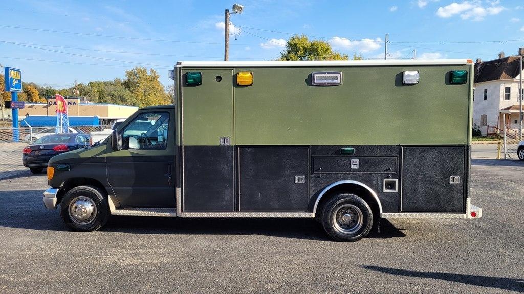 Ford Econoline Commercial Cutaway E-450 Super Duty 158" WB DRW 2003