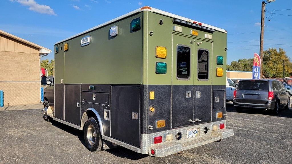 Ford Econoline Commercial Cutaway E-450 Super Duty 158" WB DRW 2003