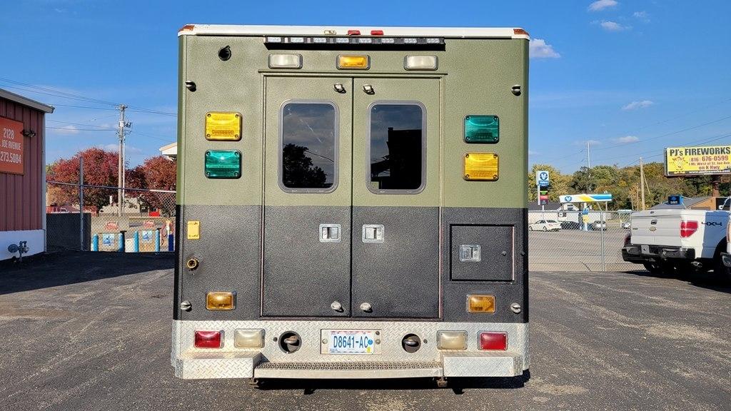 Ford Econoline Commercial Cutaway E-450 Super Duty 158" WB DRW 2003