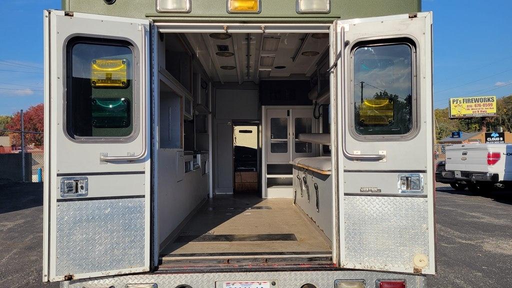 Ford Econoline Commercial Cutaway E-450 Super Duty 158" WB DRW 2003