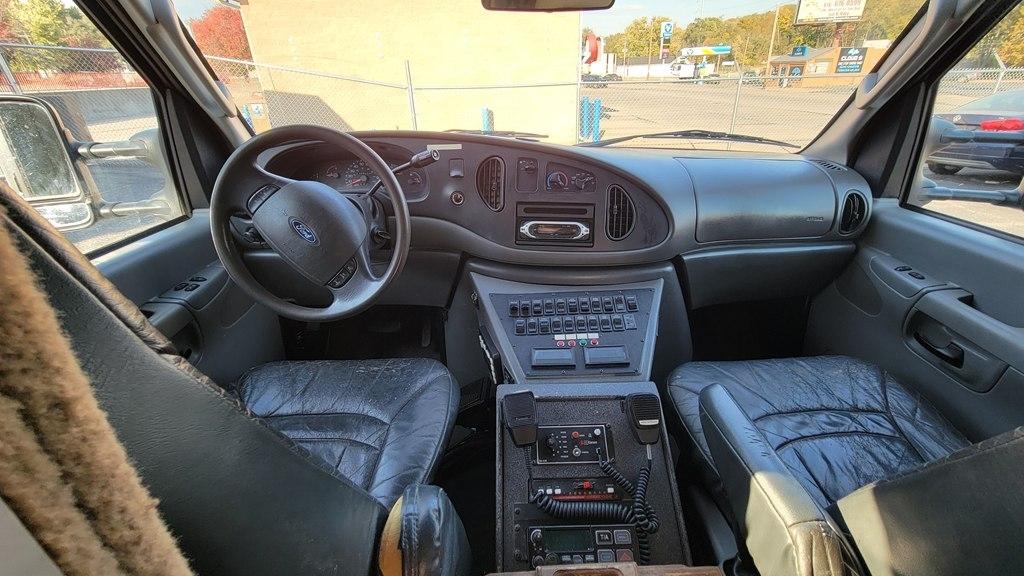 Ford Econoline Commercial Cutaway E-450 Super Duty 158" WB DRW 2003