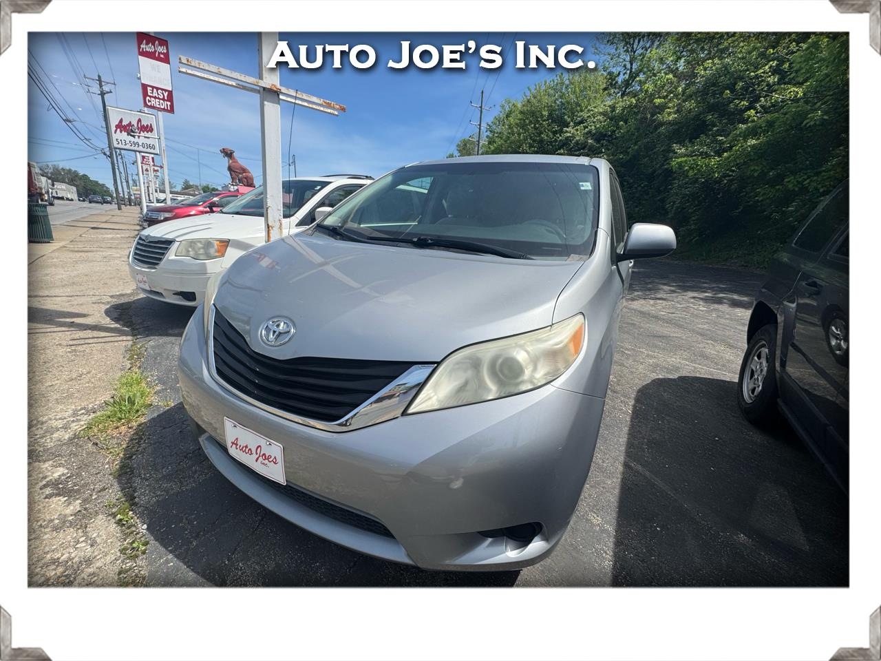 2011 Toyota Sienna LE's photo