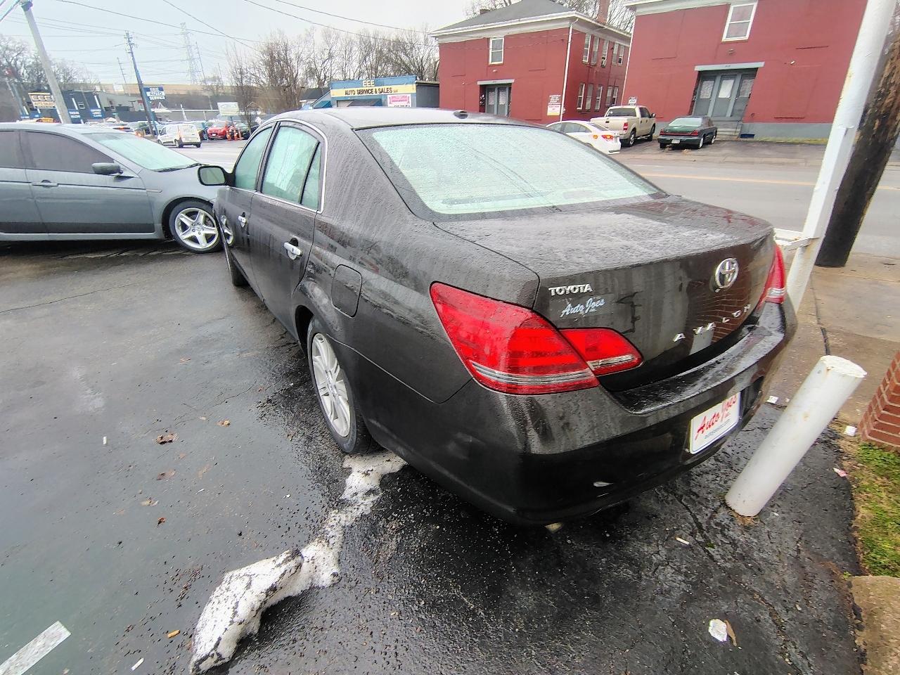 Toyota Avalon XL 2010