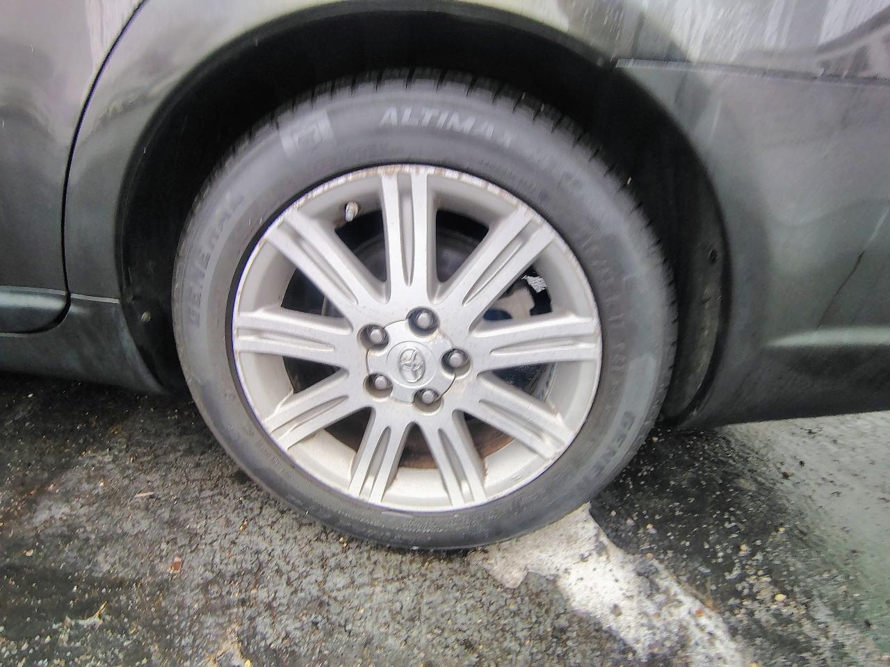 Toyota Avalon XL 2010