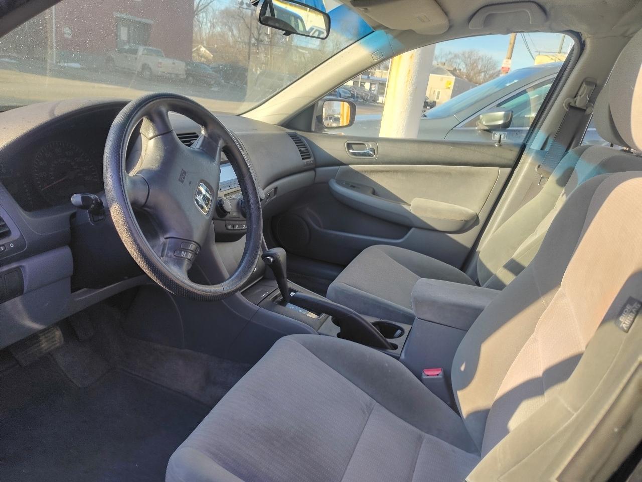 Honda Accord LX sedan AT 2005