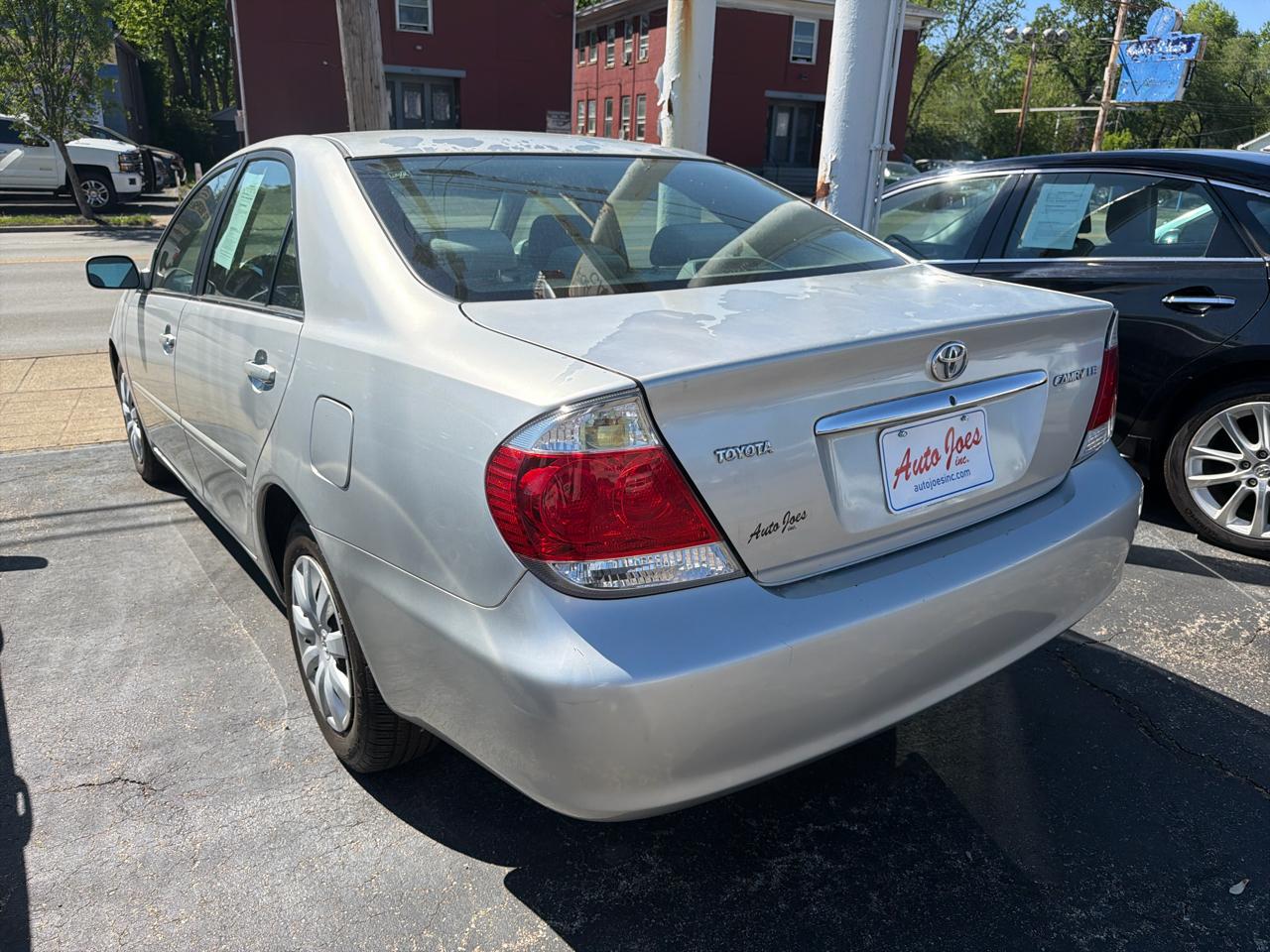 Toyota Camry LE 2005