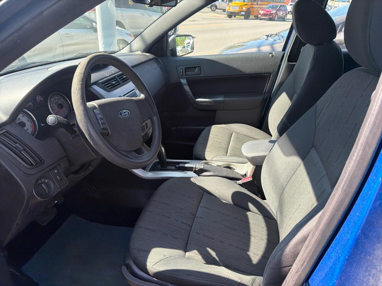 Ford Focus SE Sedan 2010