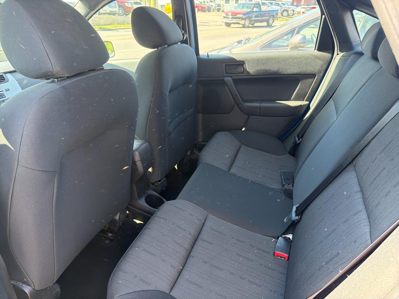 Ford Focus SE Sedan 2010