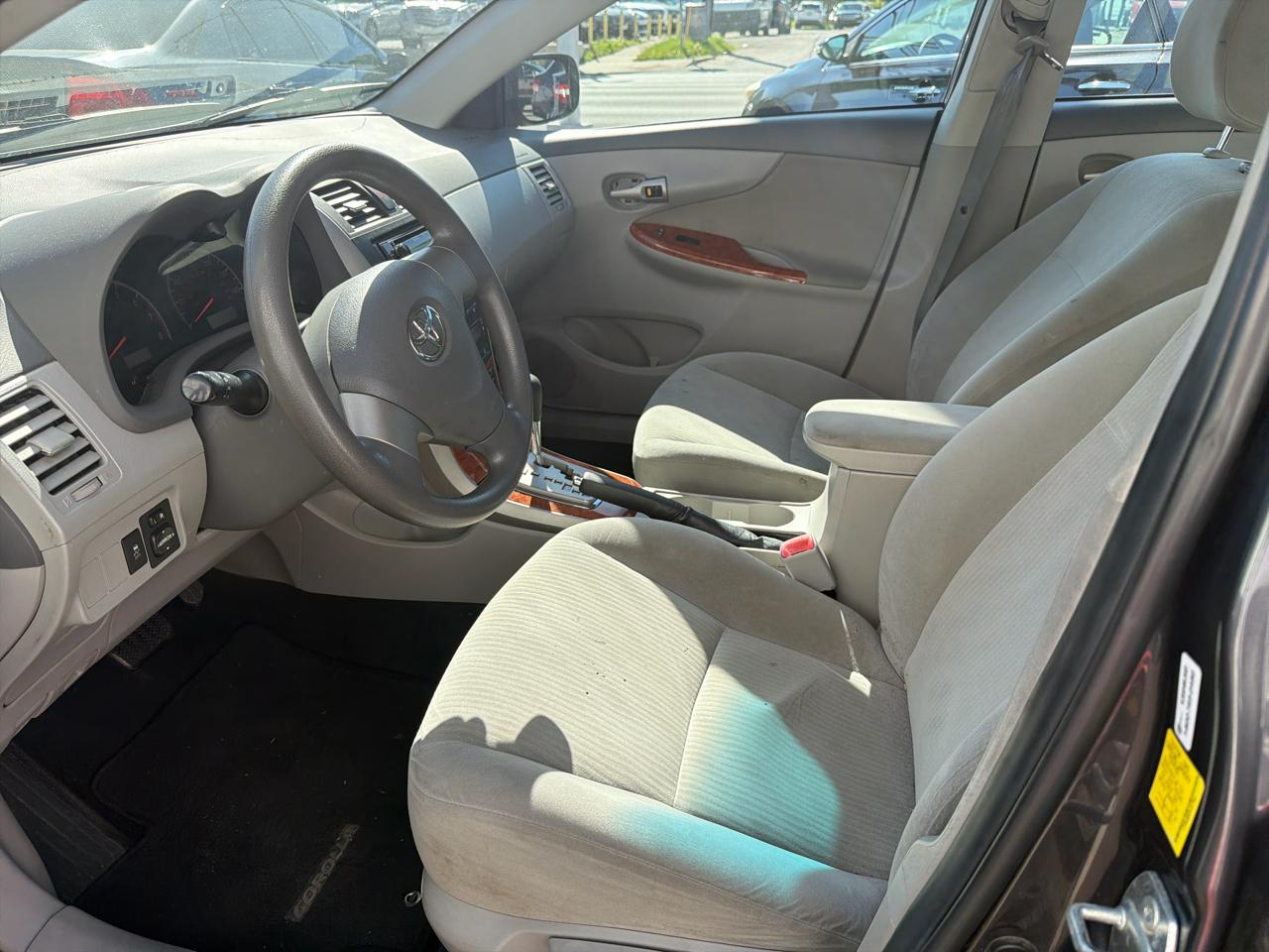 Toyota Corolla Base 5-Speed MT 2010