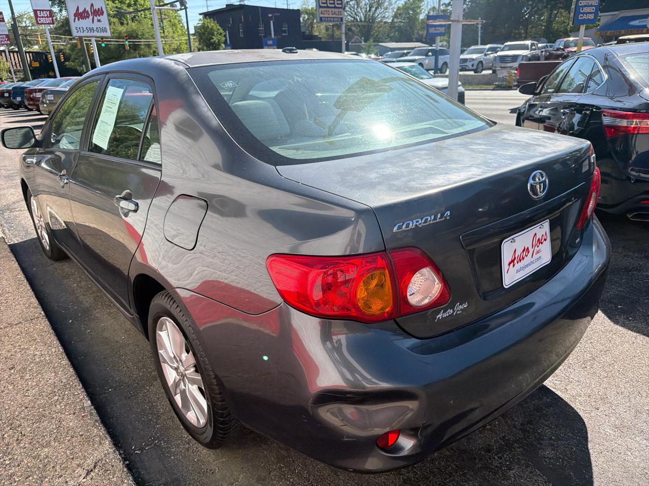 Toyota Corolla Base 5-Speed MT 2010