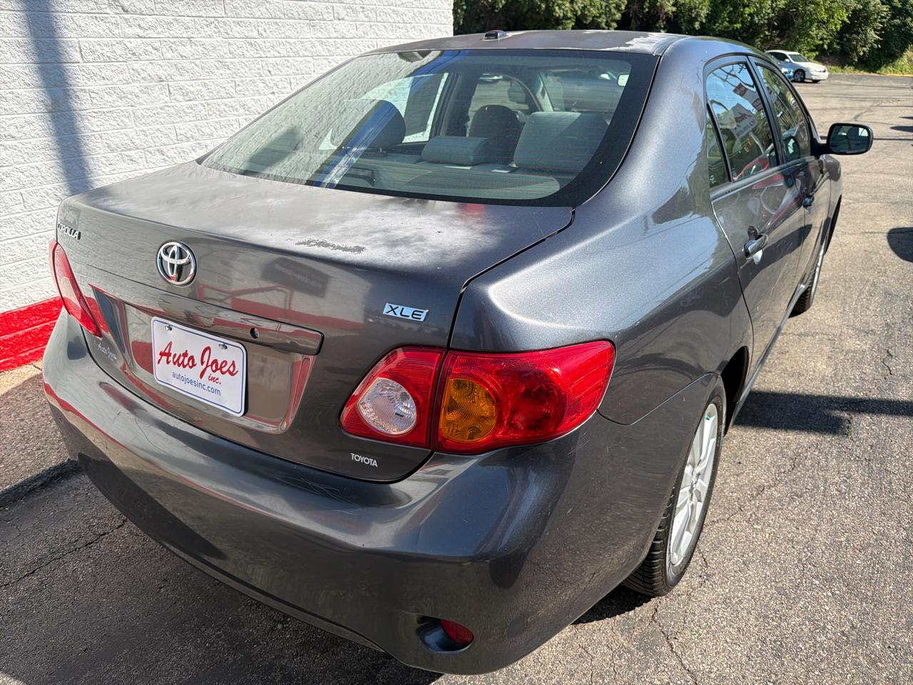 Toyota Corolla Base 5-Speed MT 2010