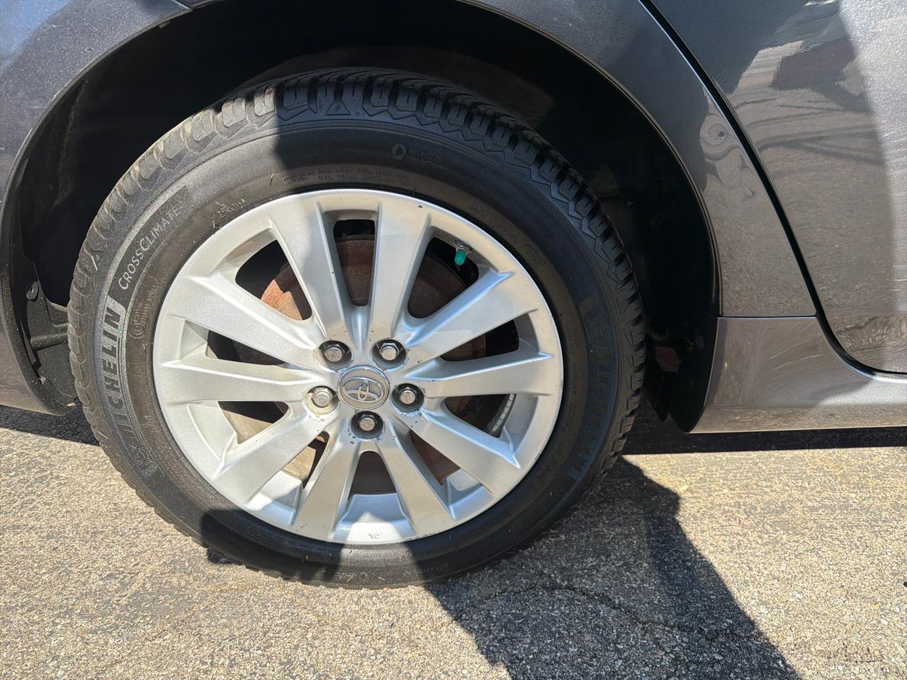 Toyota Corolla Base 5-Speed MT 2010