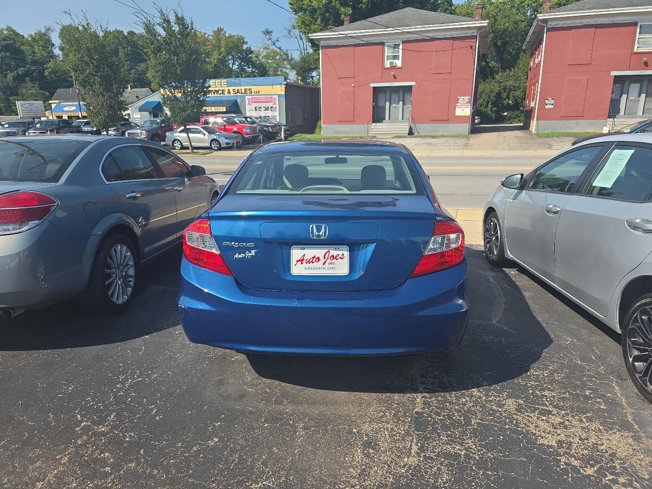 Honda Civic LX Sedan 5-Speed AT 2012