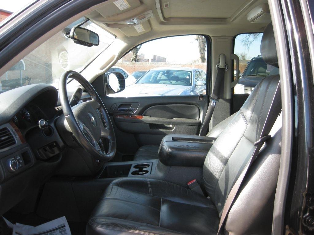 Chevrolet Suburban  2012