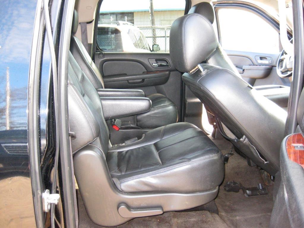 Chevrolet Suburban  2012