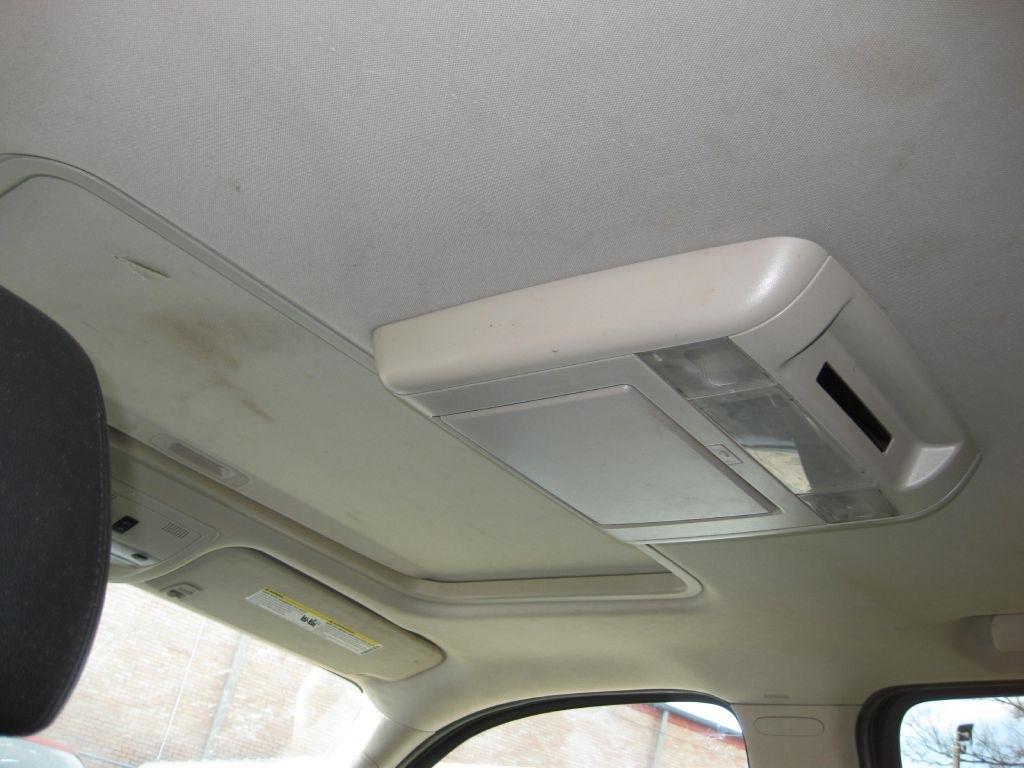 Chevrolet Suburban  2012