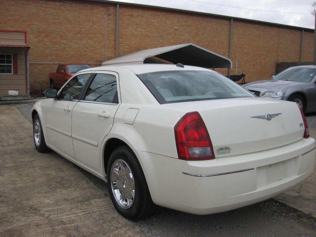 Chrysler 300  2005
