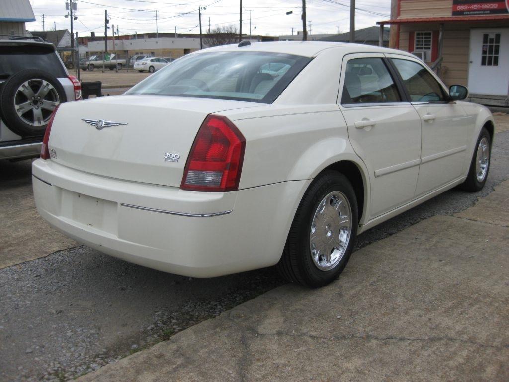Chrysler 300  2005