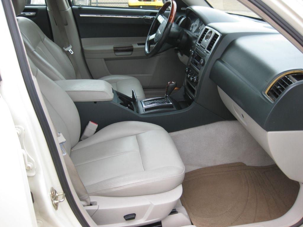 Chrysler 300  2005