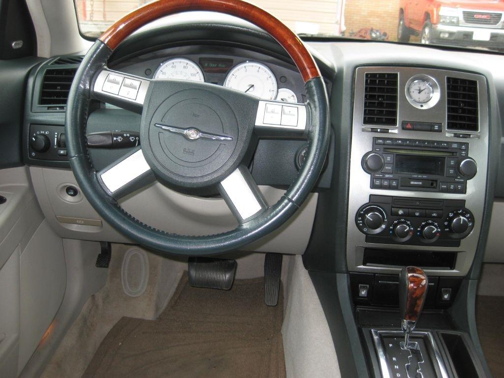 Chrysler 300  2005