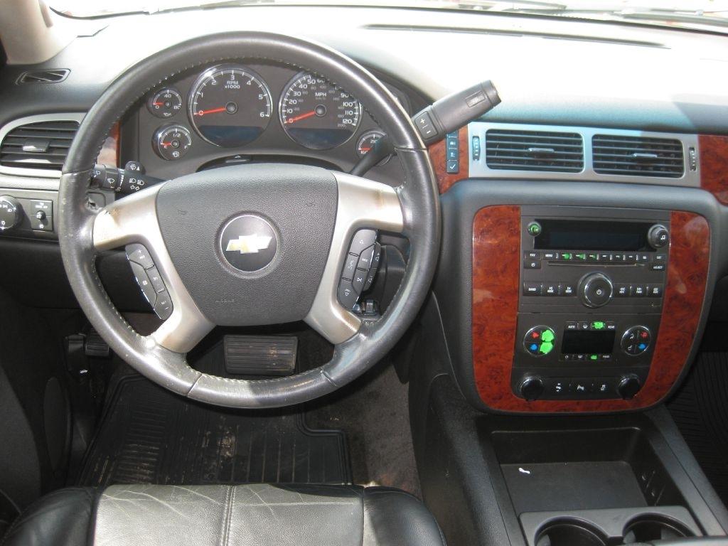 Chevrolet Suburban  2012