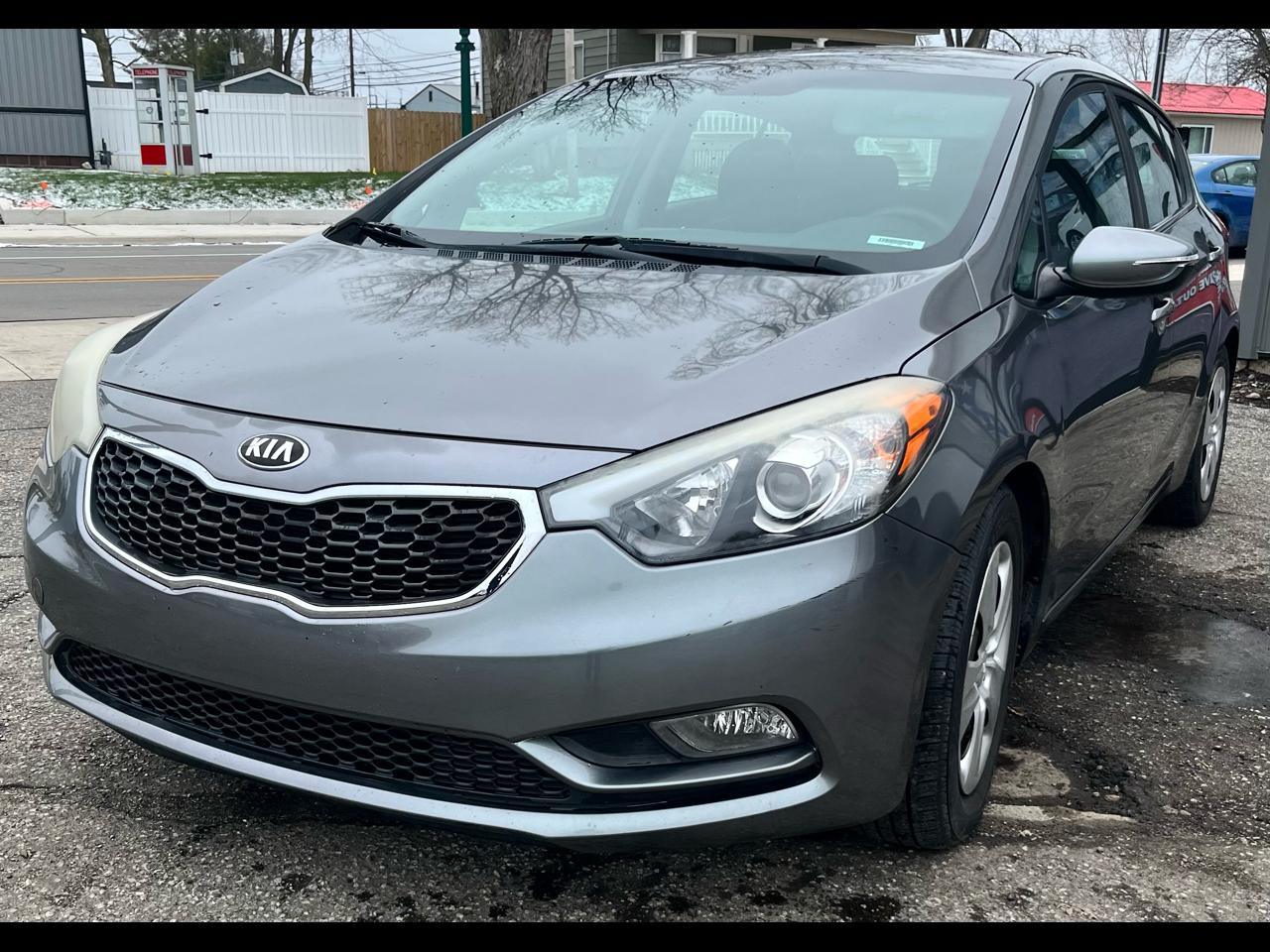2016 Kia Forte 5-Door LX