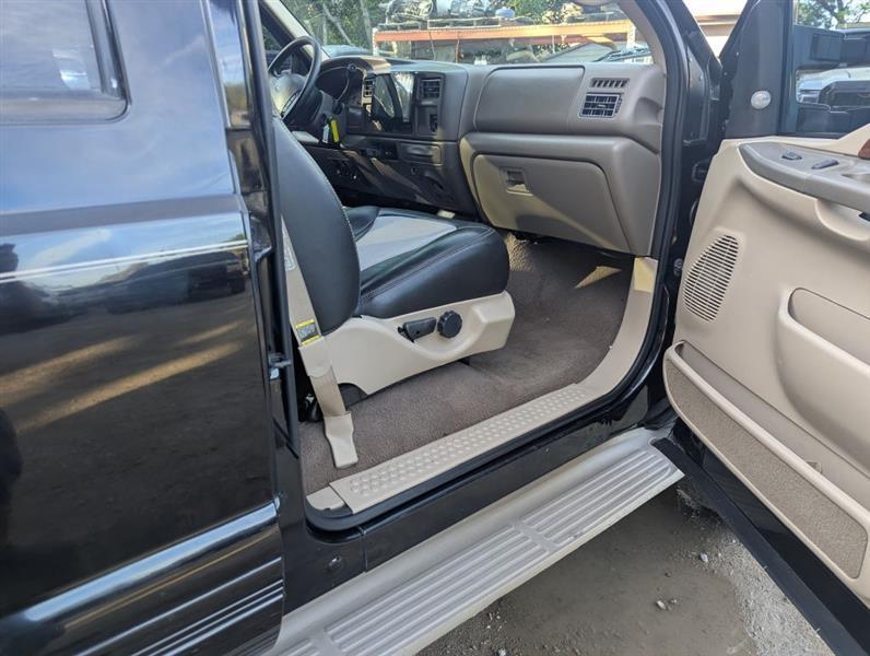 Ford Excursion  2001