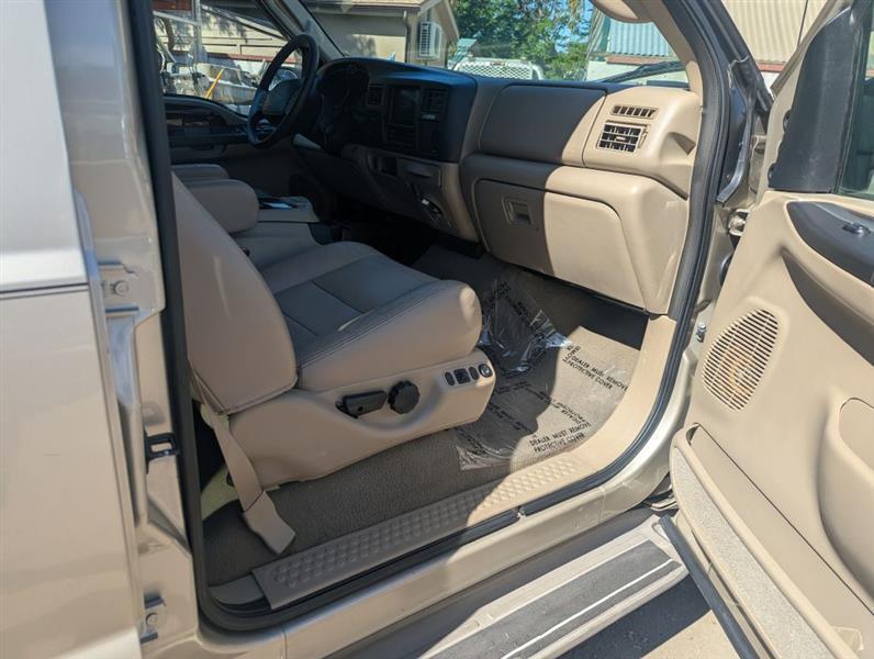 Ford Excursion  2005