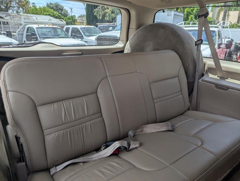 Ford Excursion  2001