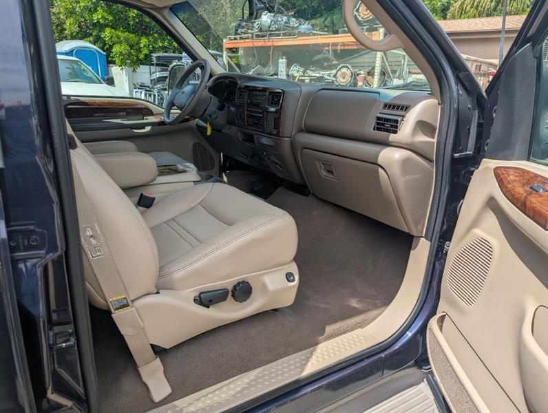 Ford Excursion  2001