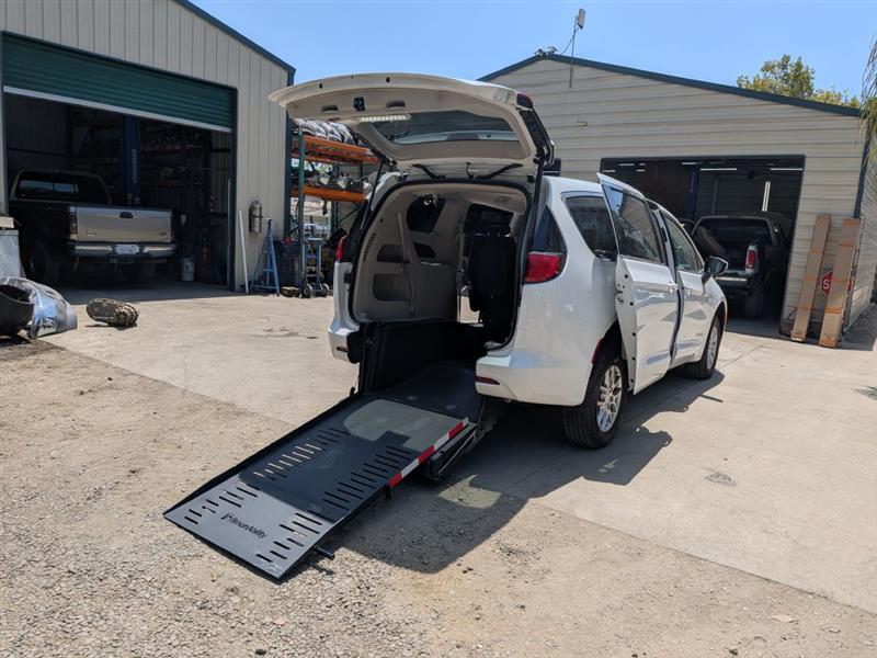 Chrysler Voyager  2023