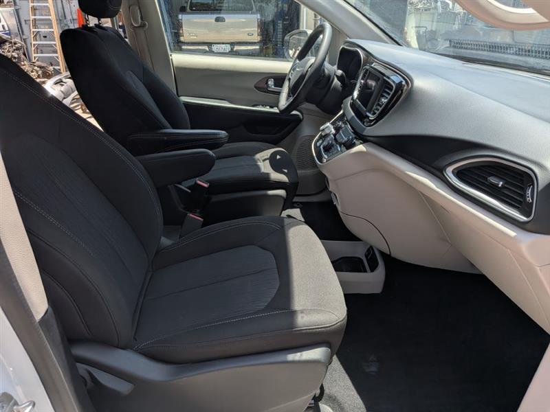 Chrysler Voyager  2023