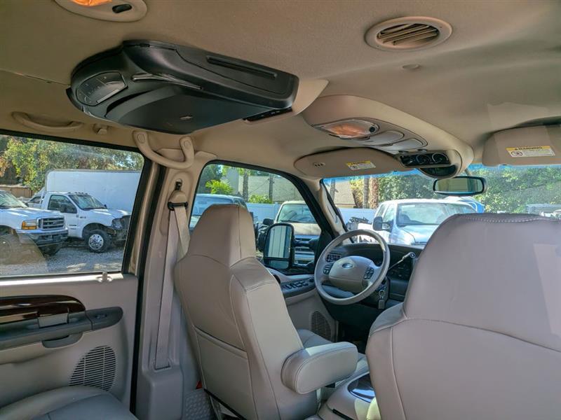Ford Excursion  2003