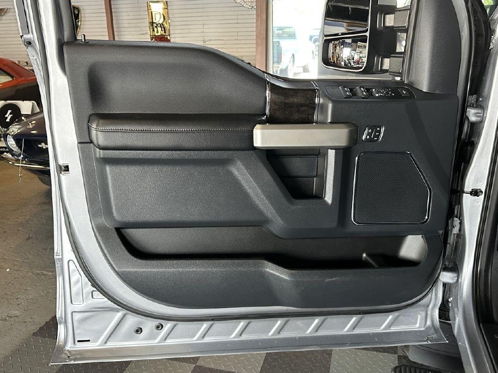 Ford F-350 SD Lariat Crew Cab 4WD 2022