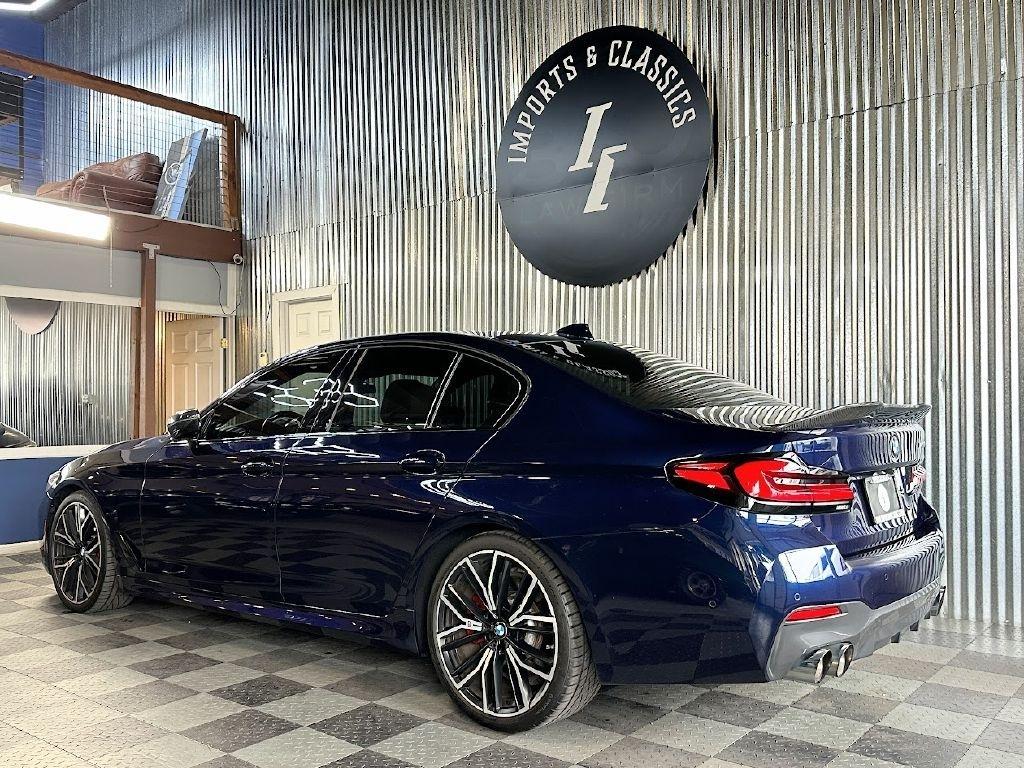 BMW 5-Series M550i xDrive 2021