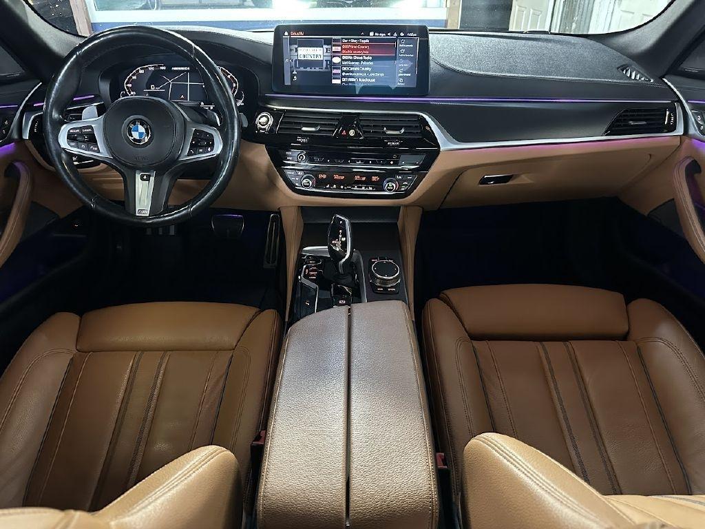 BMW 5-Series M550i xDrive 2021