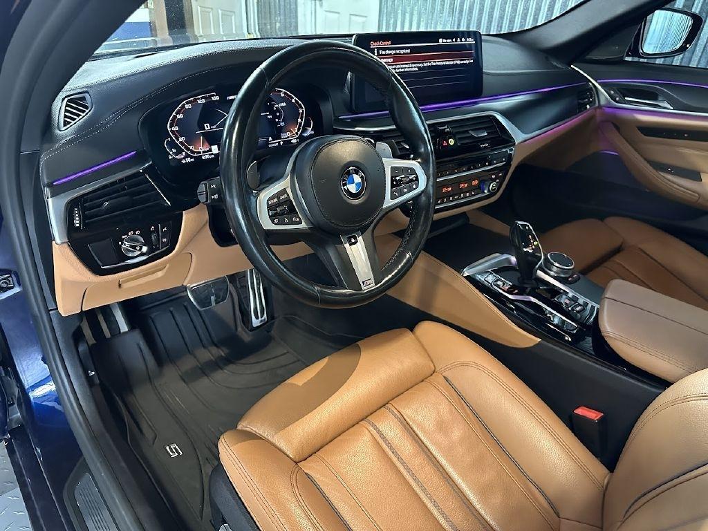 BMW 5-Series M550i xDrive 2021
