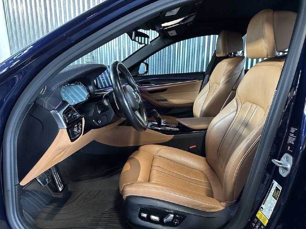 BMW 5-Series M550i xDrive 2021