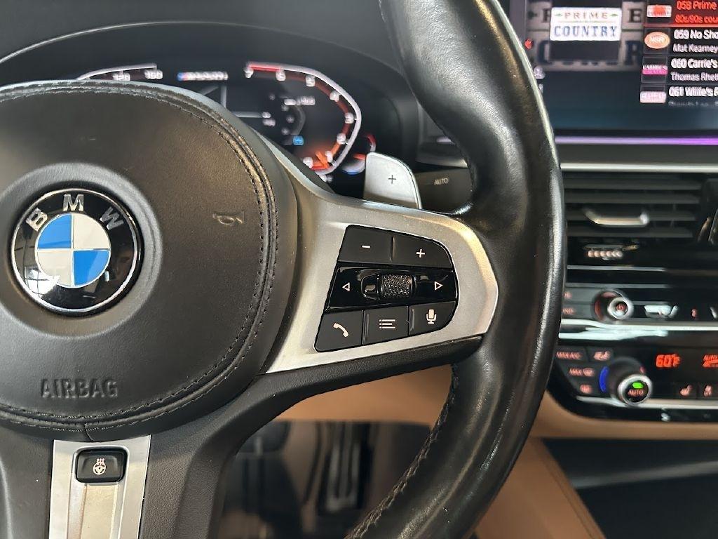 BMW 5-Series M550i xDrive 2021