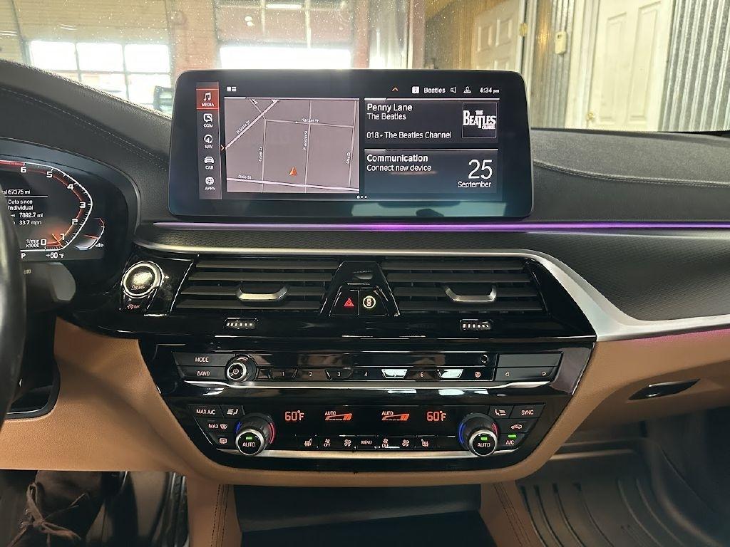 BMW 5-Series M550i xDrive 2021