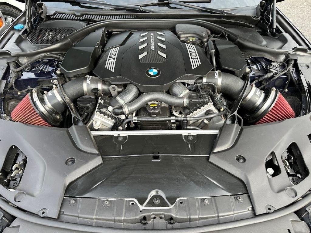 BMW 5-Series M550i xDrive 2021