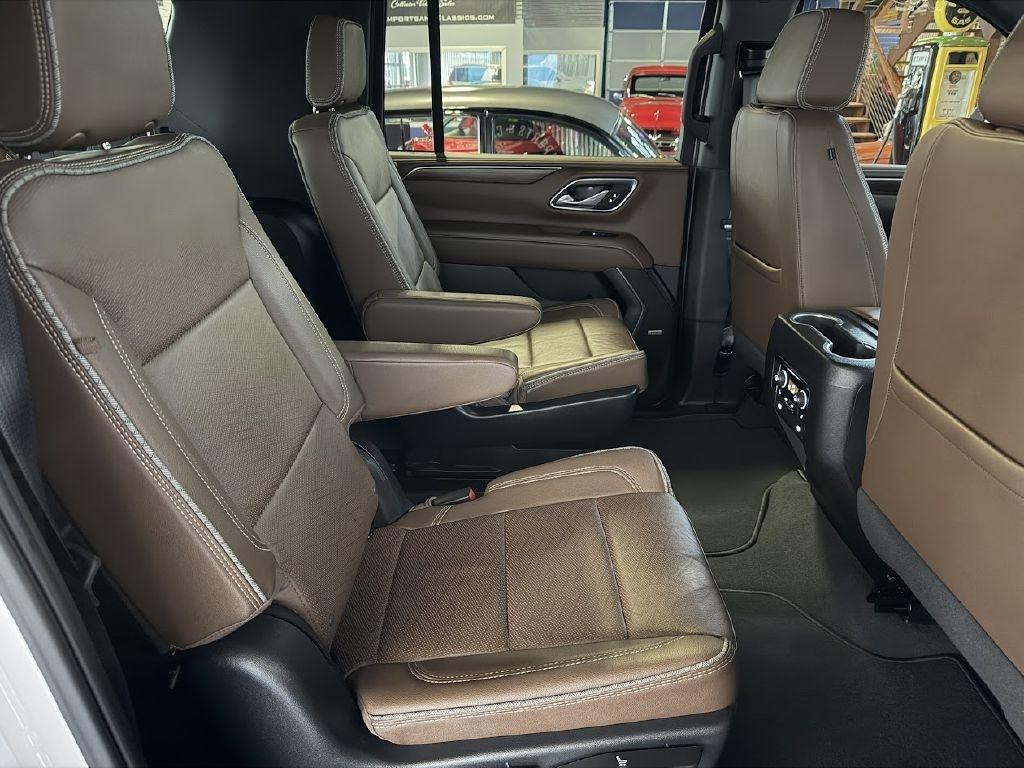 Chevrolet Suburban High Country 4WD 2023