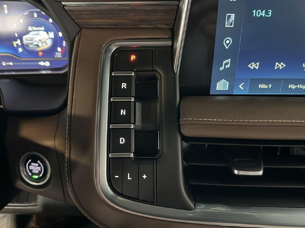 Chevrolet Suburban High Country 4WD 2023